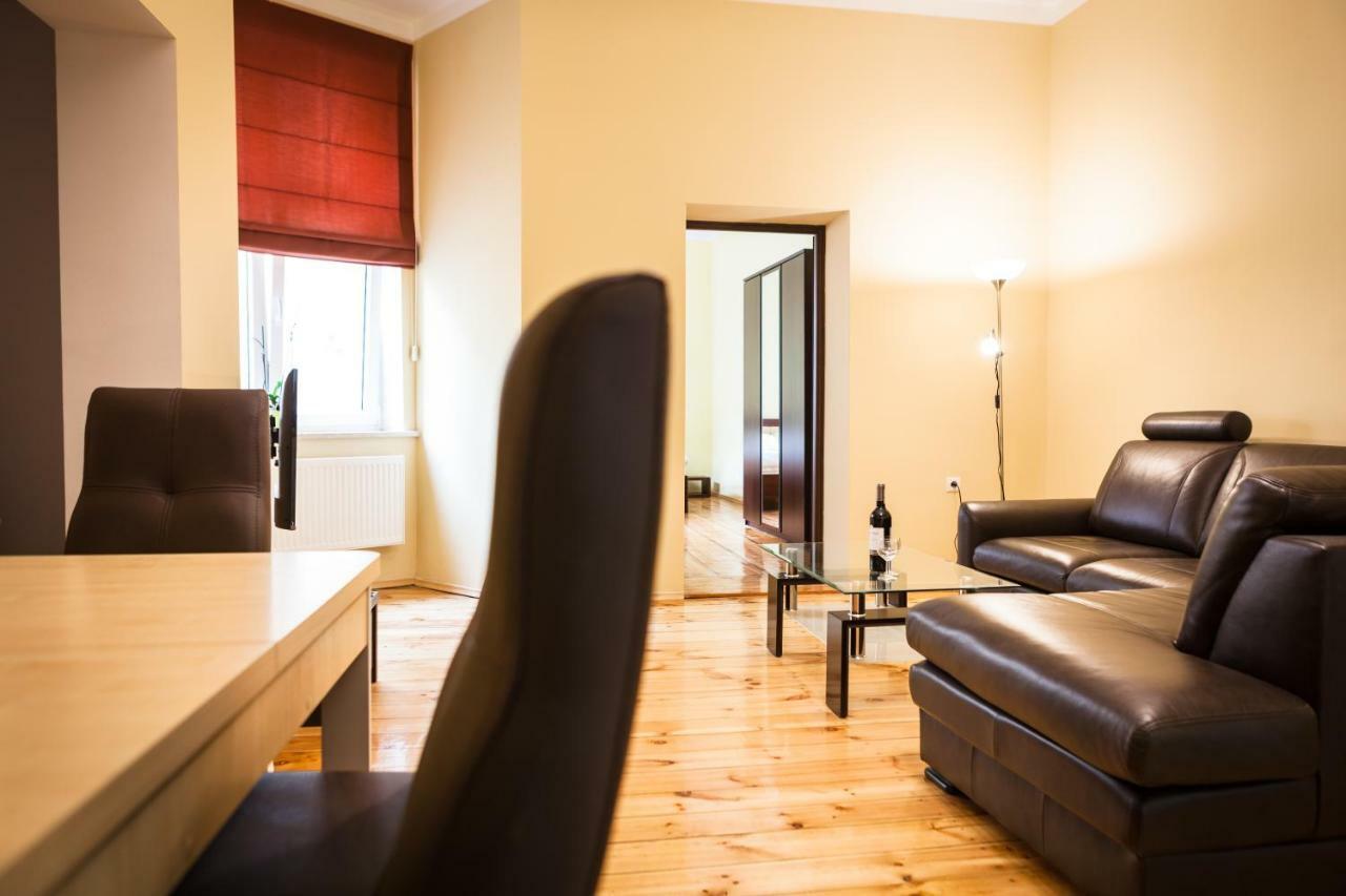 Czar Garbar Apartment Poznan Bagian luar foto