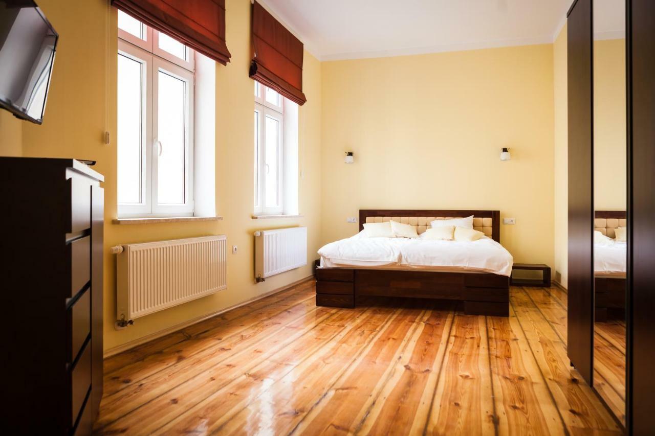 Czar Garbar Apartment Poznan Bagian luar foto
