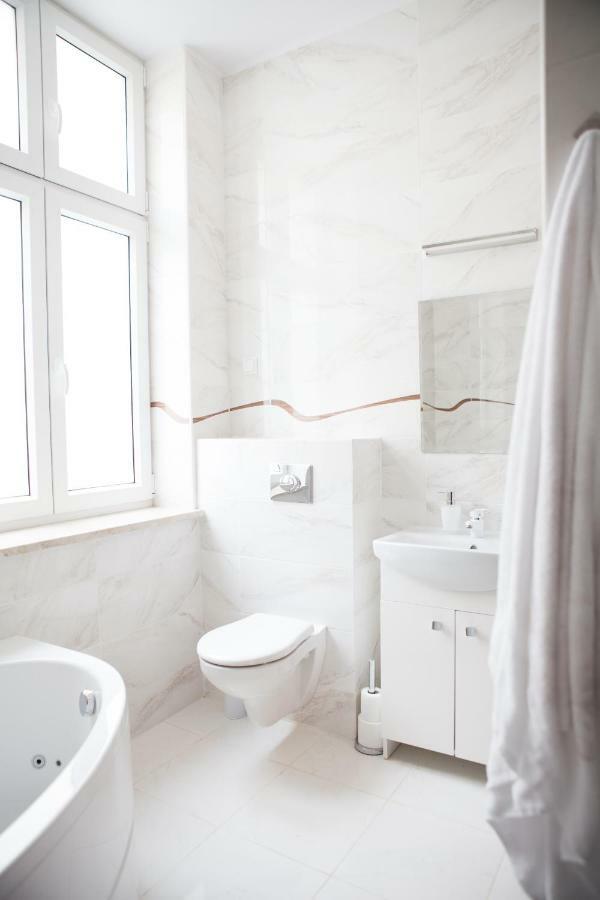 Czar Garbar Apartment Poznan Bagian luar foto