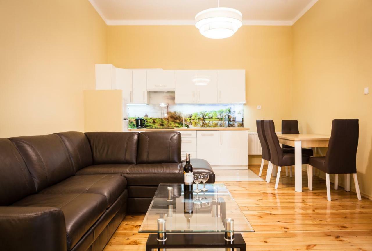 Czar Garbar Apartment Poznan Bagian luar foto