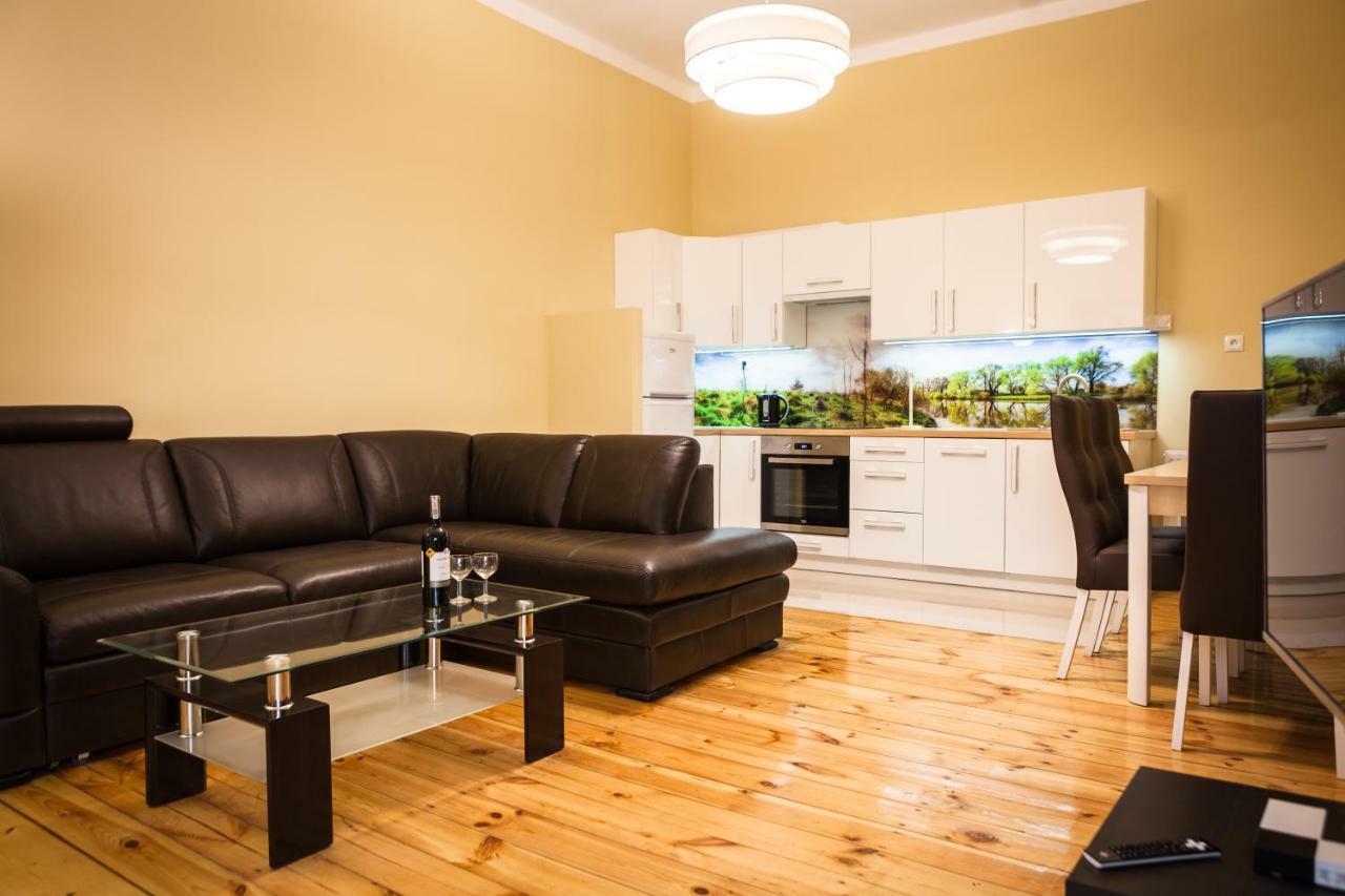 Czar Garbar Apartment Poznan Bagian luar foto