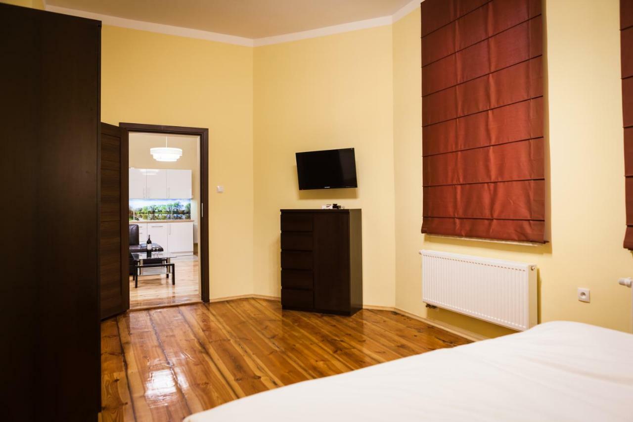 Czar Garbar Apartment Poznan Bagian luar foto