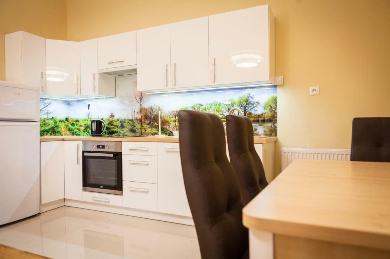 Czar Garbar Apartment Poznan Bagian luar foto